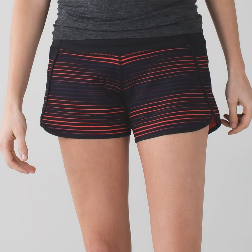 LULULEMON RUN TIMES SHORTS 4 WAY STRETCH BLACK TWISTED DUNE STRIPE